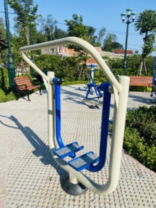 Thiết bị thể thao ngoài trời trong công viên